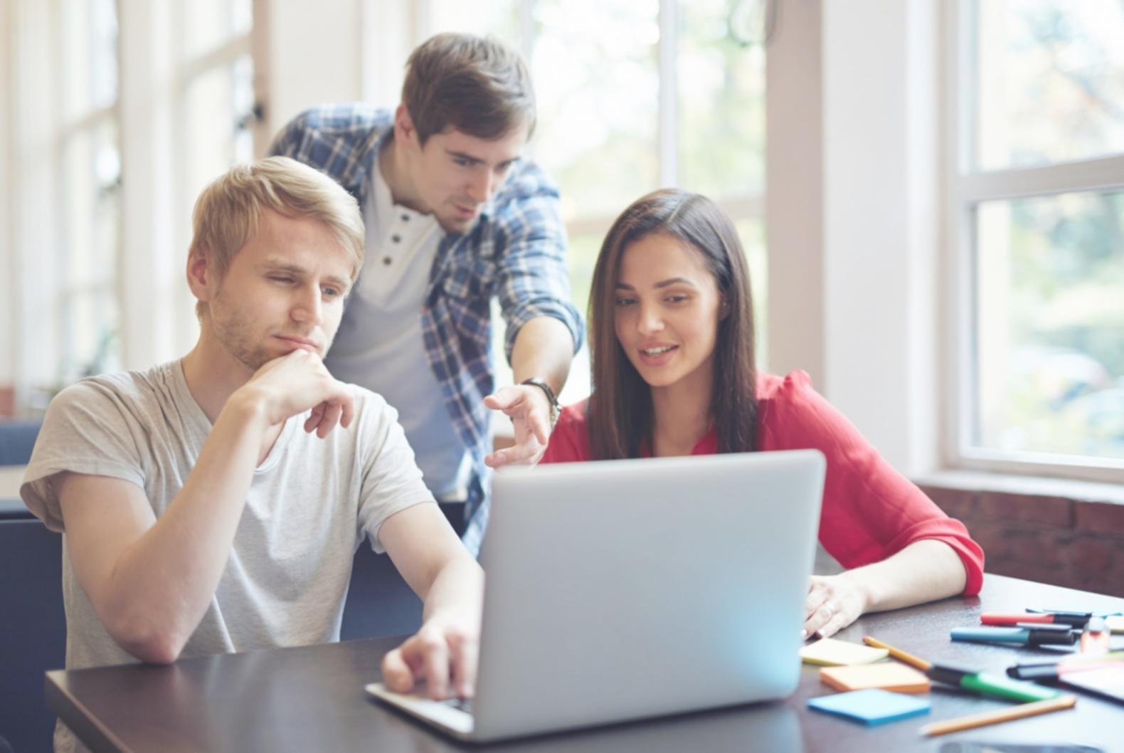 Sesión práctica de análisis financiero en grupo