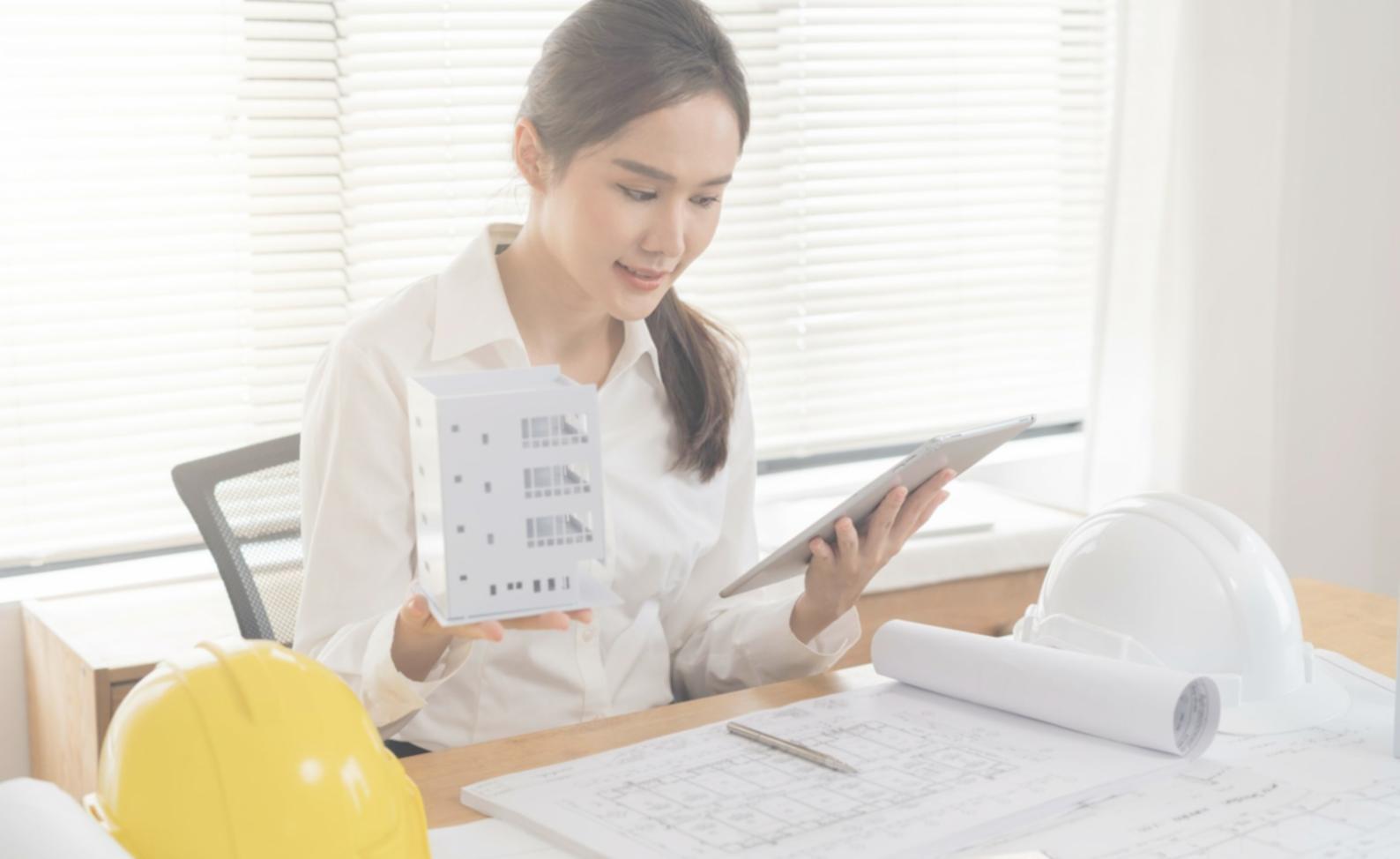 Ambiente de trabajo colaborativo durante sesión de mentoría
